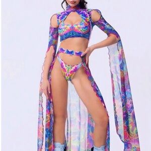 Festival Cutout Kimono Rave Set XXL fits like an XL.